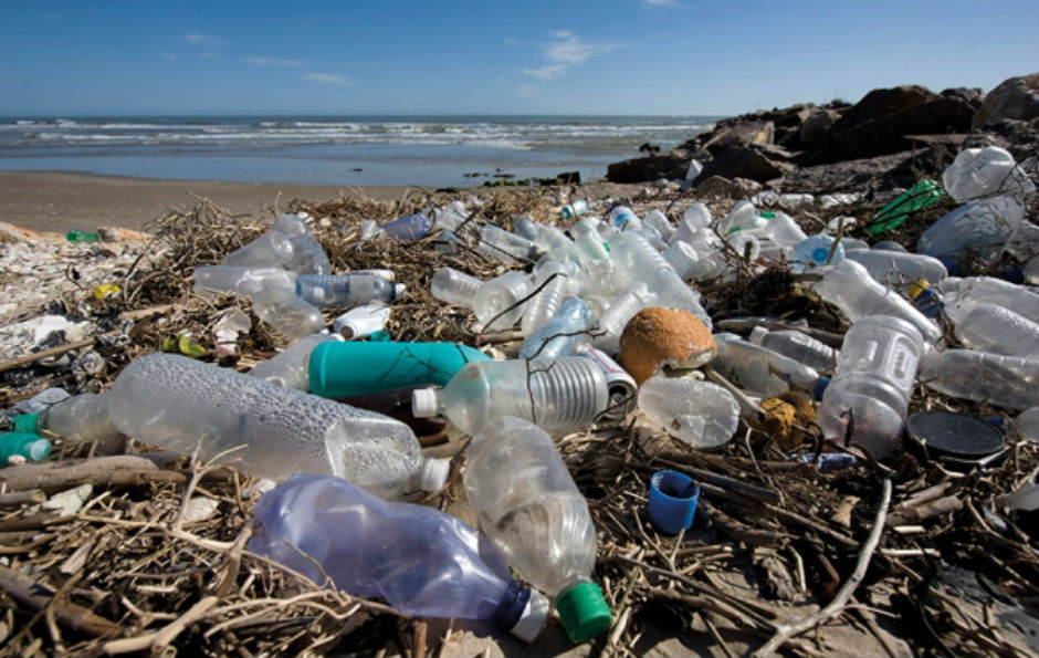 Plastique sur la plage